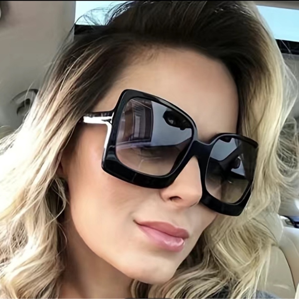 Chic Black Oversized Sunglasses